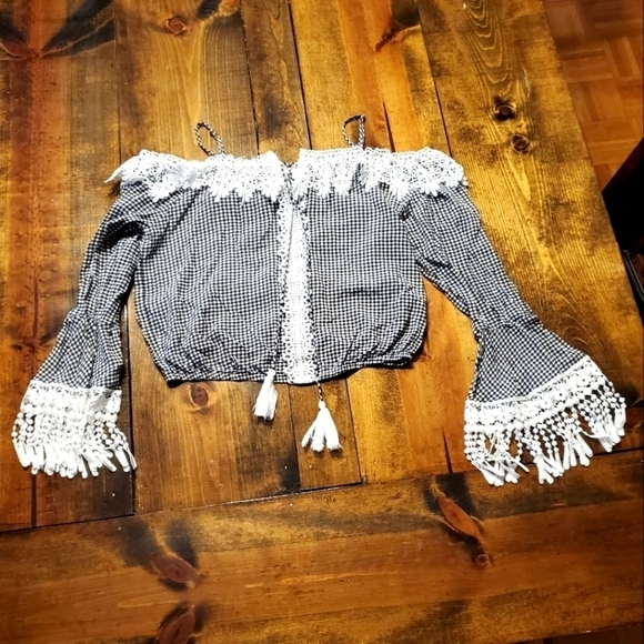 BLACK & white gingham Cold shoulder crop top - Picture 1 of 9